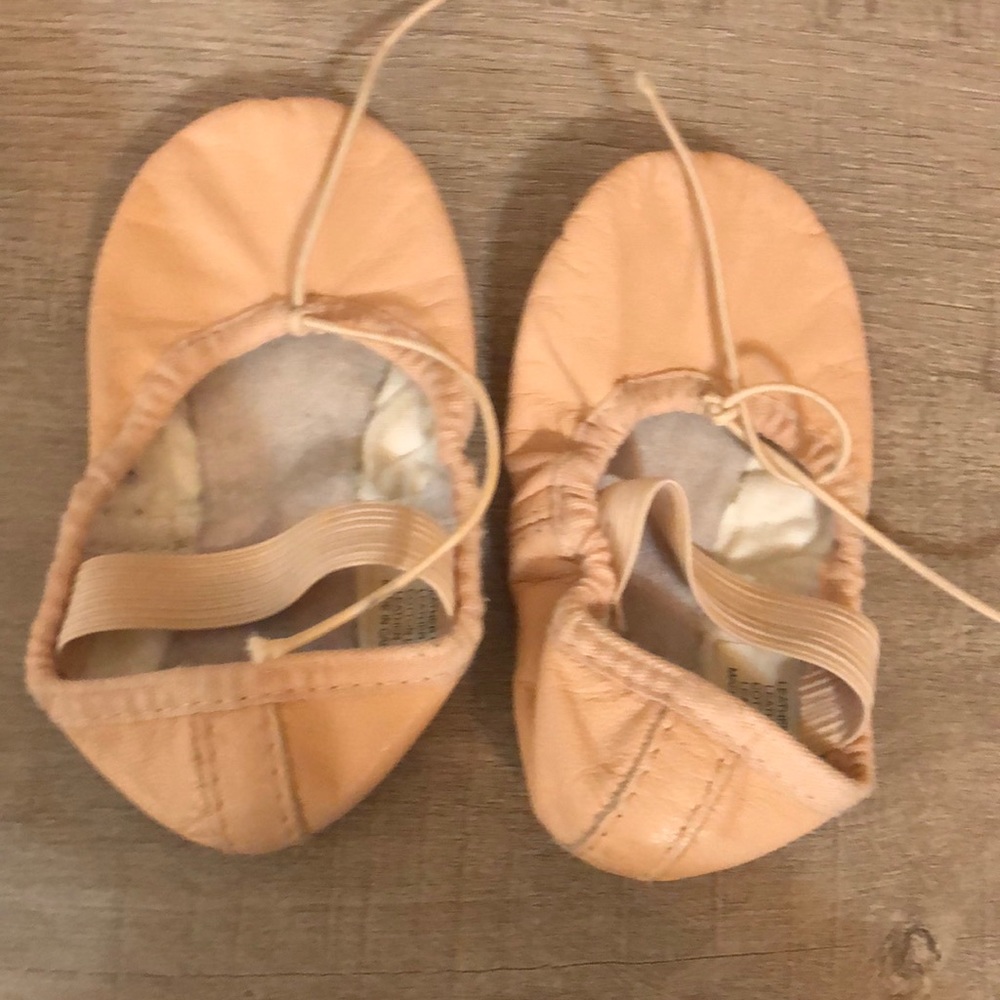 Pink ballet shoes size 7B